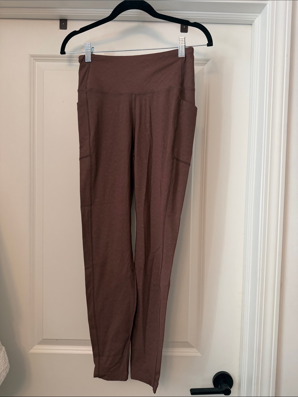Mondetta High-Waist Brown Leggings with Side Pockets